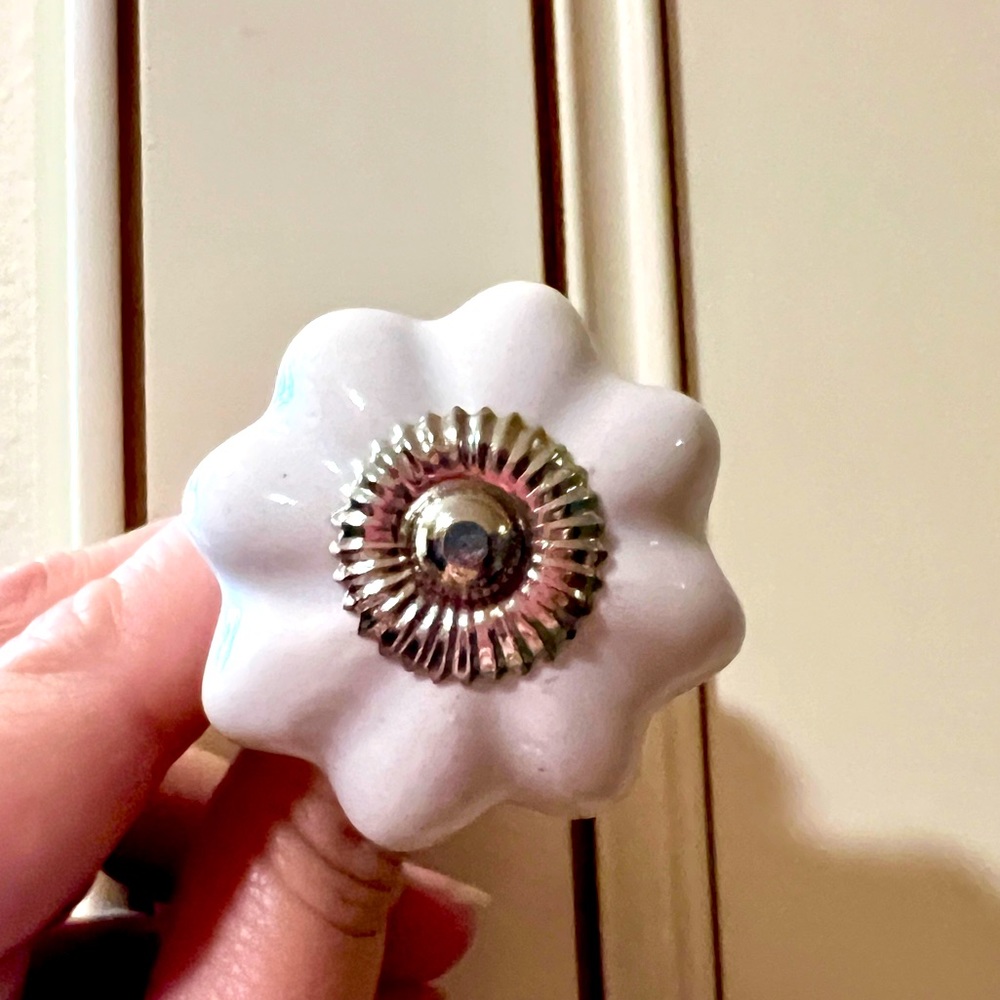 Set of 12 Vintage Style Hand Painted Ceramic Knobs FREE SHIPPING!
